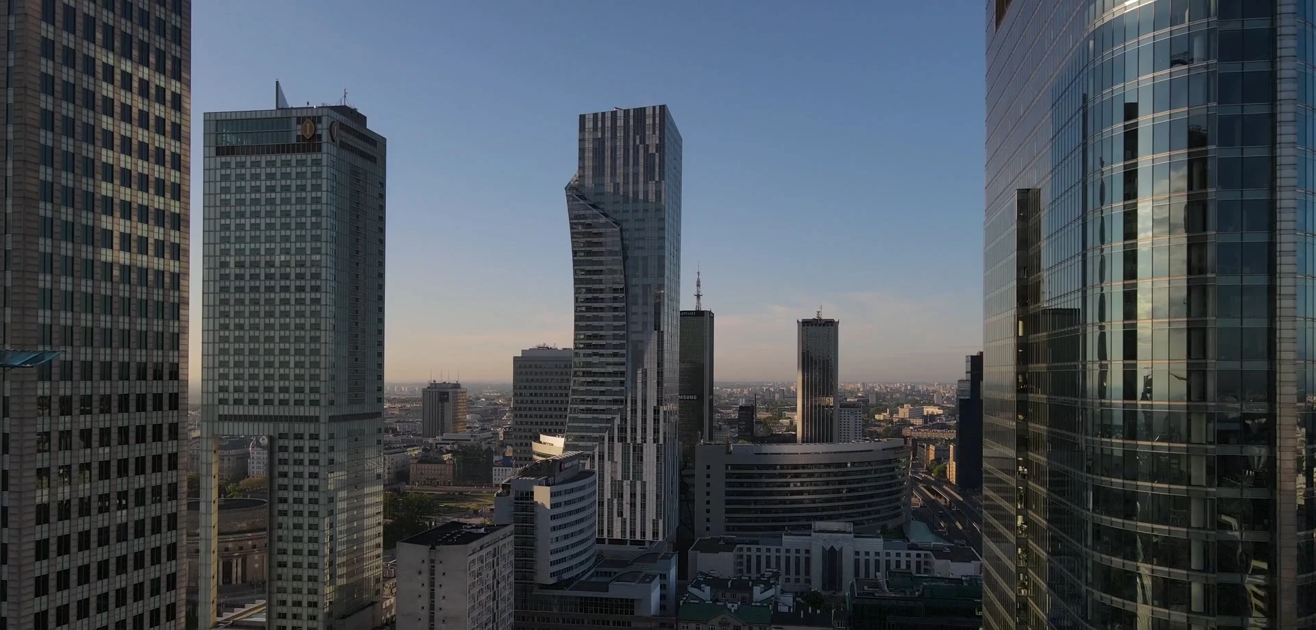 법무법인 KB는 ONE FIRM 체계에서 사건별 TF가 협업하며, 법원·검찰·경찰·국세청·관세청·출입국·대기업·의료기관 등 각 분야 전문가들이 하나된 로펌입니다. 온라인·전화·카톡 상담 예약과 1551-3889 안내를 제공합니다.